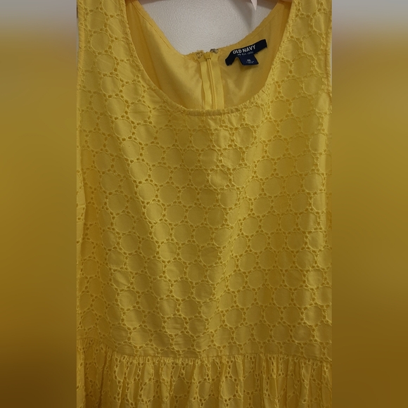 Old Navy Bright Yellow Eyelet Summer Dress Size 16 Sleeveless Cotton Like New - Picture 2 of 7